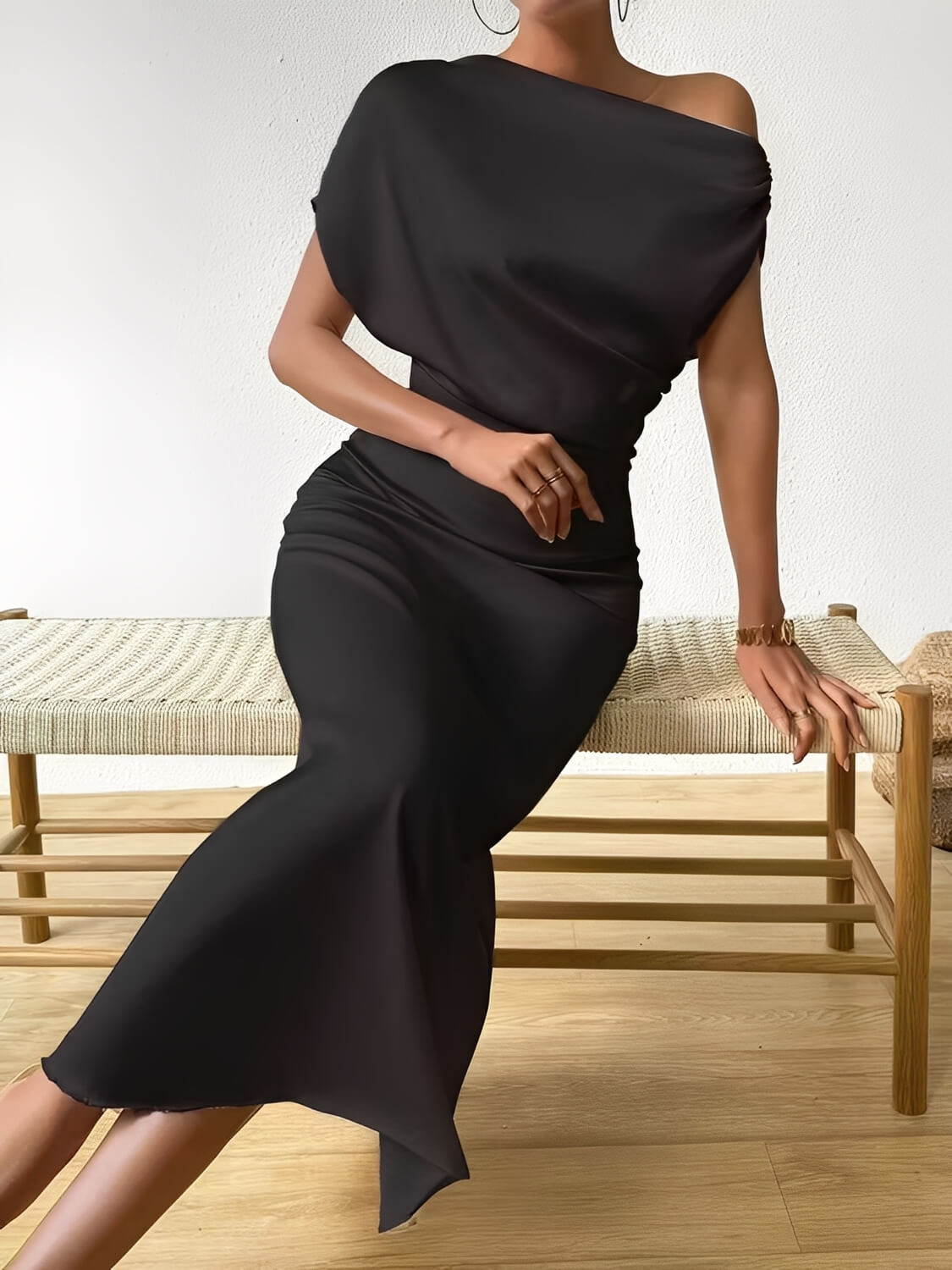 Vestido Midi Acetinado Acinturado com Decote Assimétrico Drapeado - Cleo