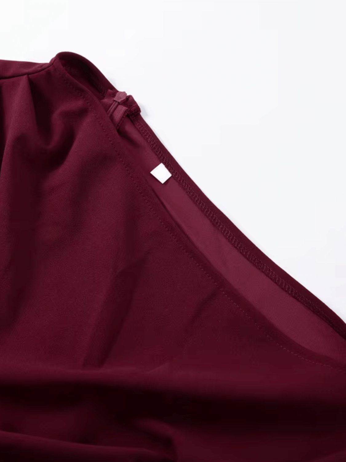 Vestido Feminino Maxi com Ombro Assimétrico e Saia Plissada – Luana