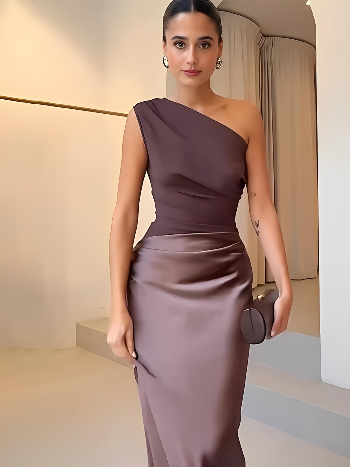 Vestido Longo Acinturado Acetinado Decote Diagonal e Ombro Único – Mirela