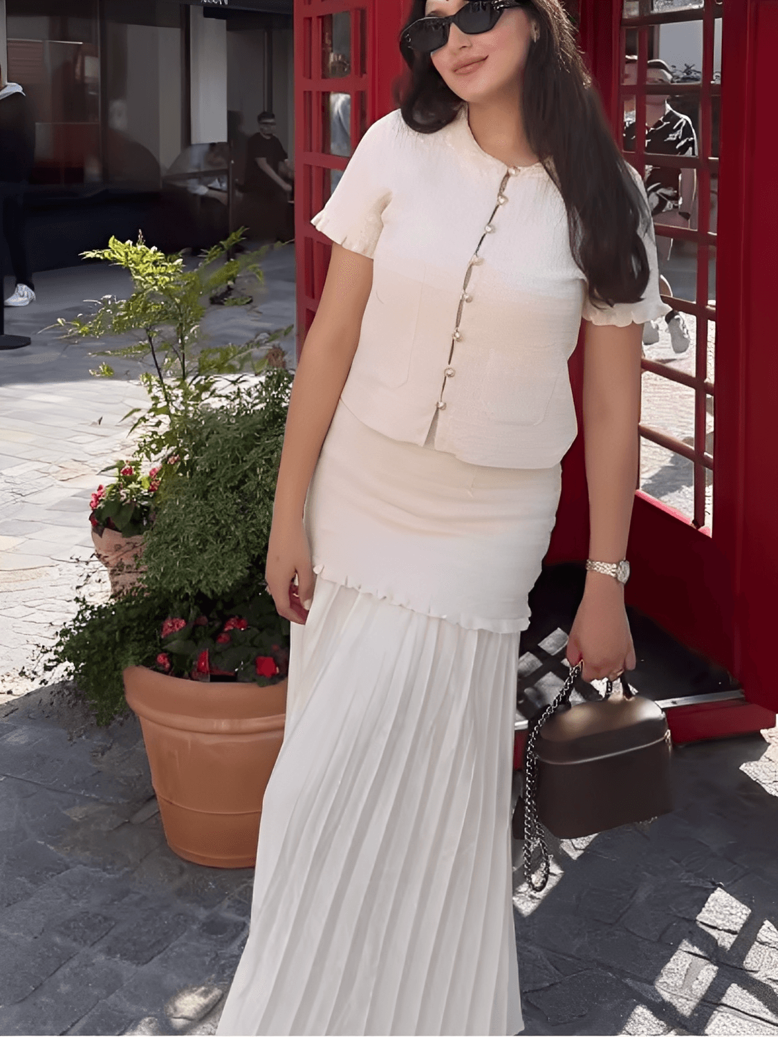 Conjunto Feminino em Tweed Texturizado com Blusa de Mangas Curtas Bolsos e Saia Longa Plissada em Duas Camadas - Suiany
