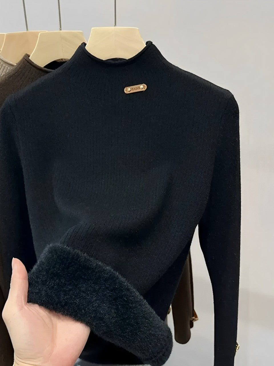 Suéter Feminino Peluciado de Algodão com Gola Alta e Textura Aconchegante - Nancy