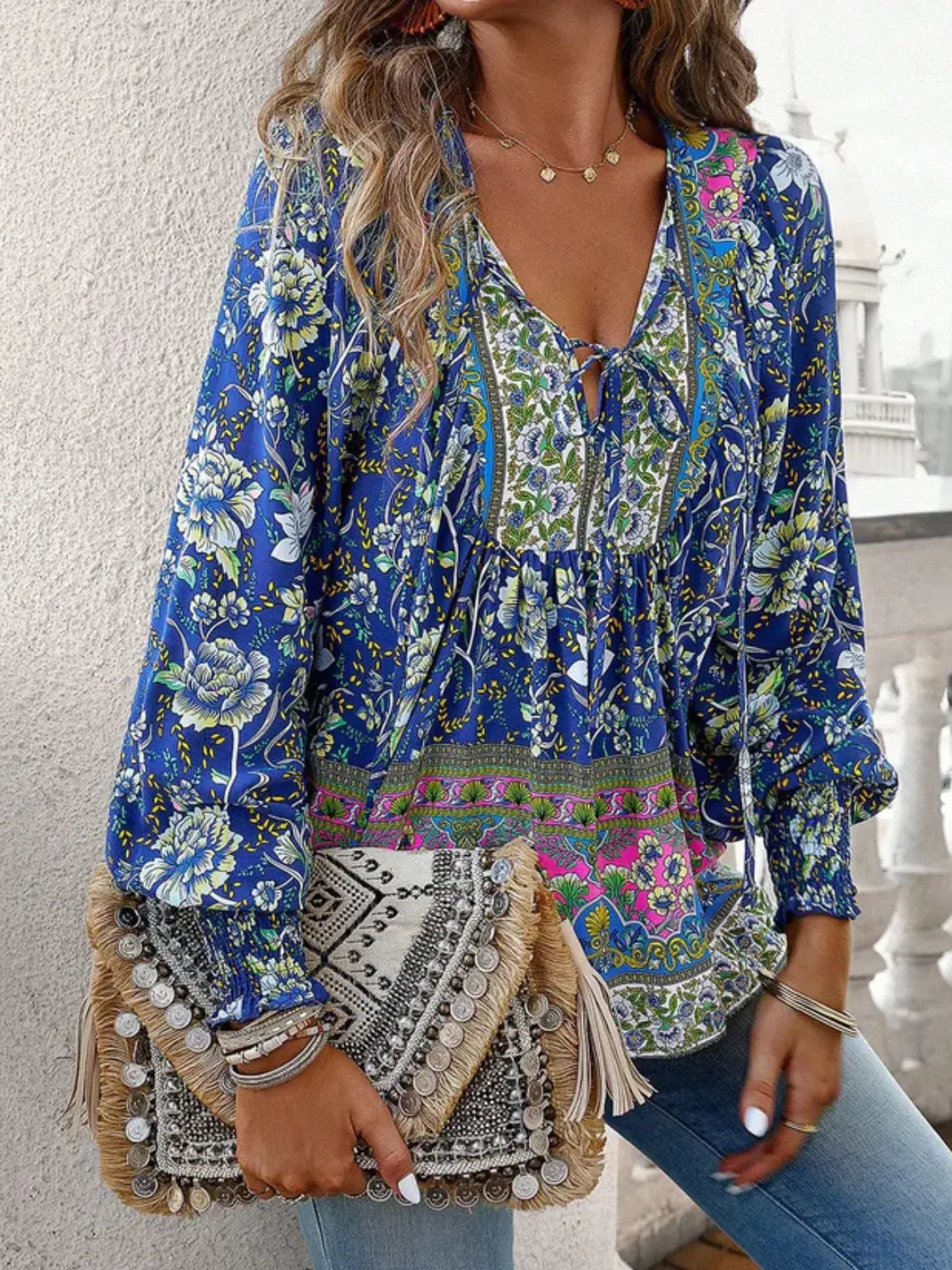Blusa Feminina Boho Floral com Decote em V - Flora