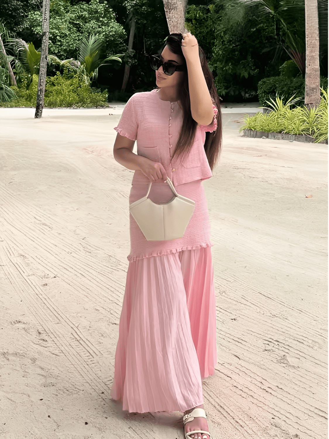 Conjunto Feminino em Tweed Texturizado com Blusa de Mangas Curtas Bolsos e Saia Longa Plissada em Duas Camadas - Suiany