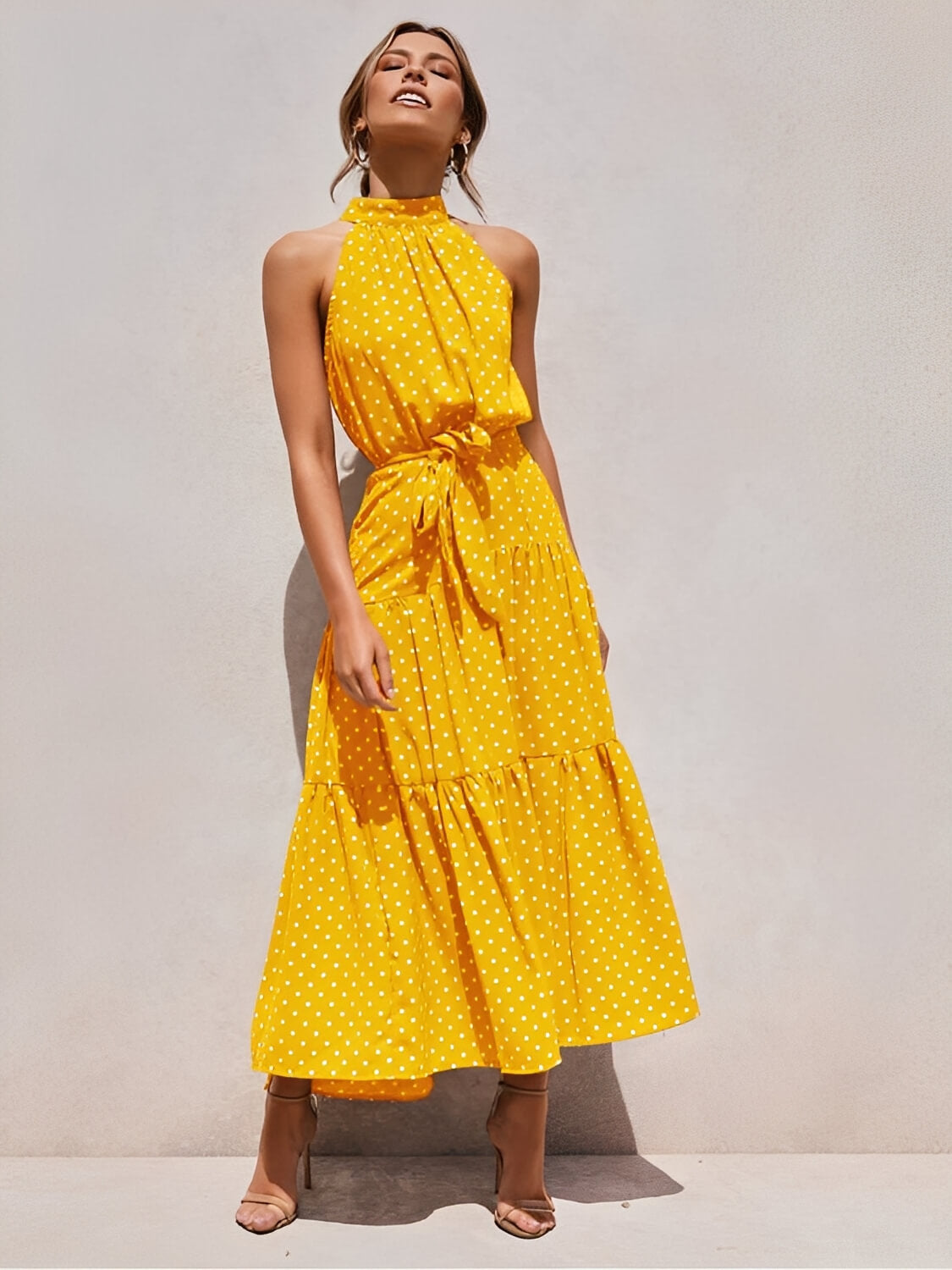 Vestido Midi em Poá Acinturado Decote Halter e Saia em Camadas – Andressa
