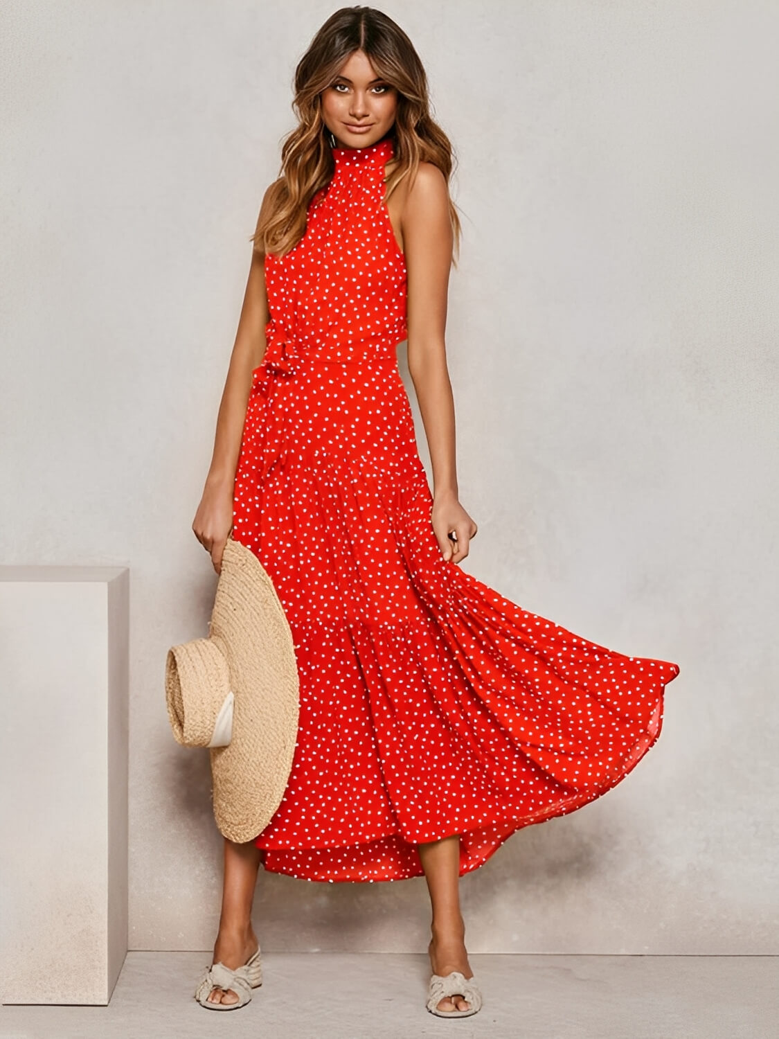 Vestido Midi em Poá Acinturado Decote Halter e Saia em Camadas – Andressa