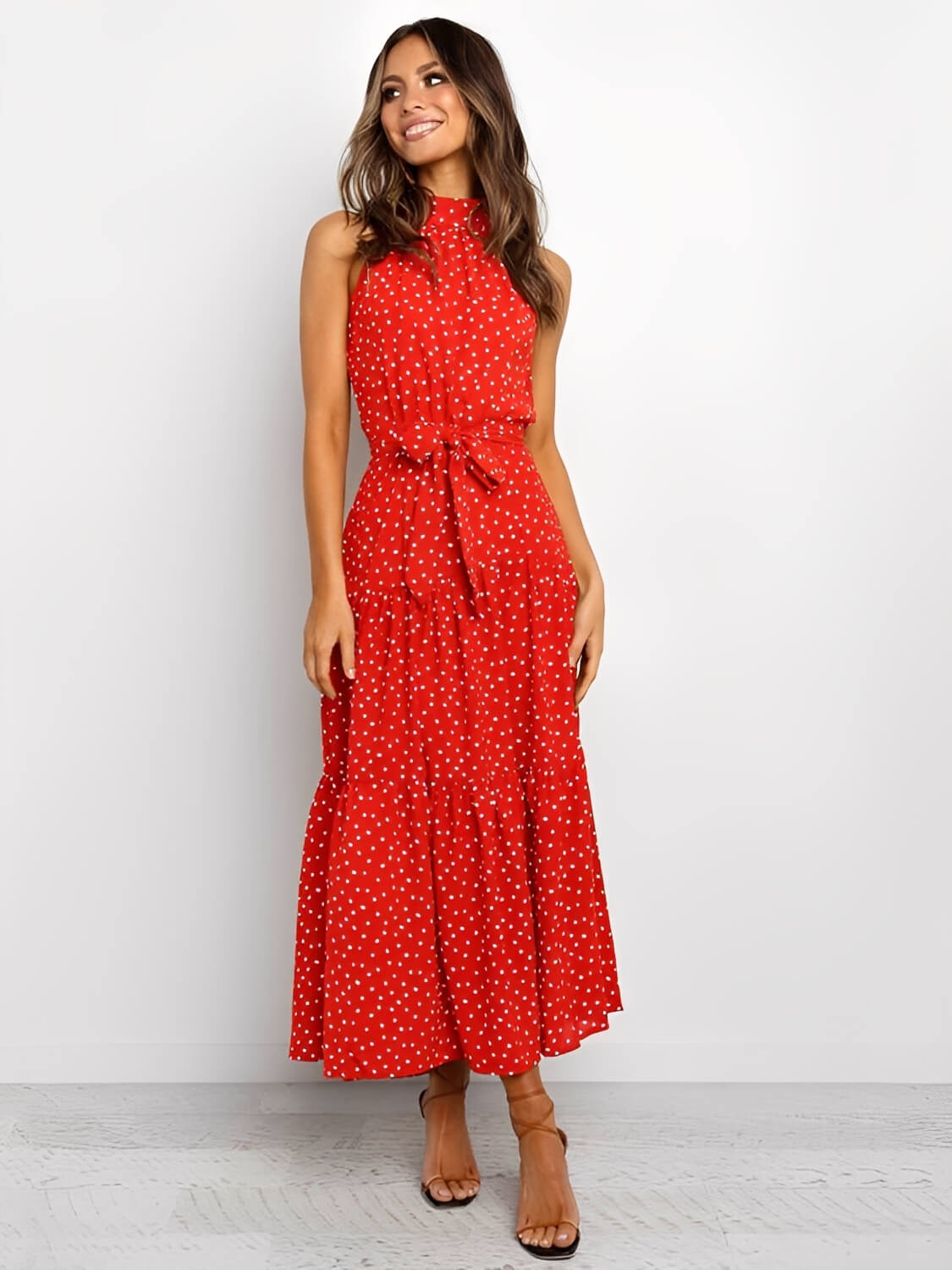 Vestido Midi em Poá Acinturado Decote Halter e Saia em Camadas – Andressa