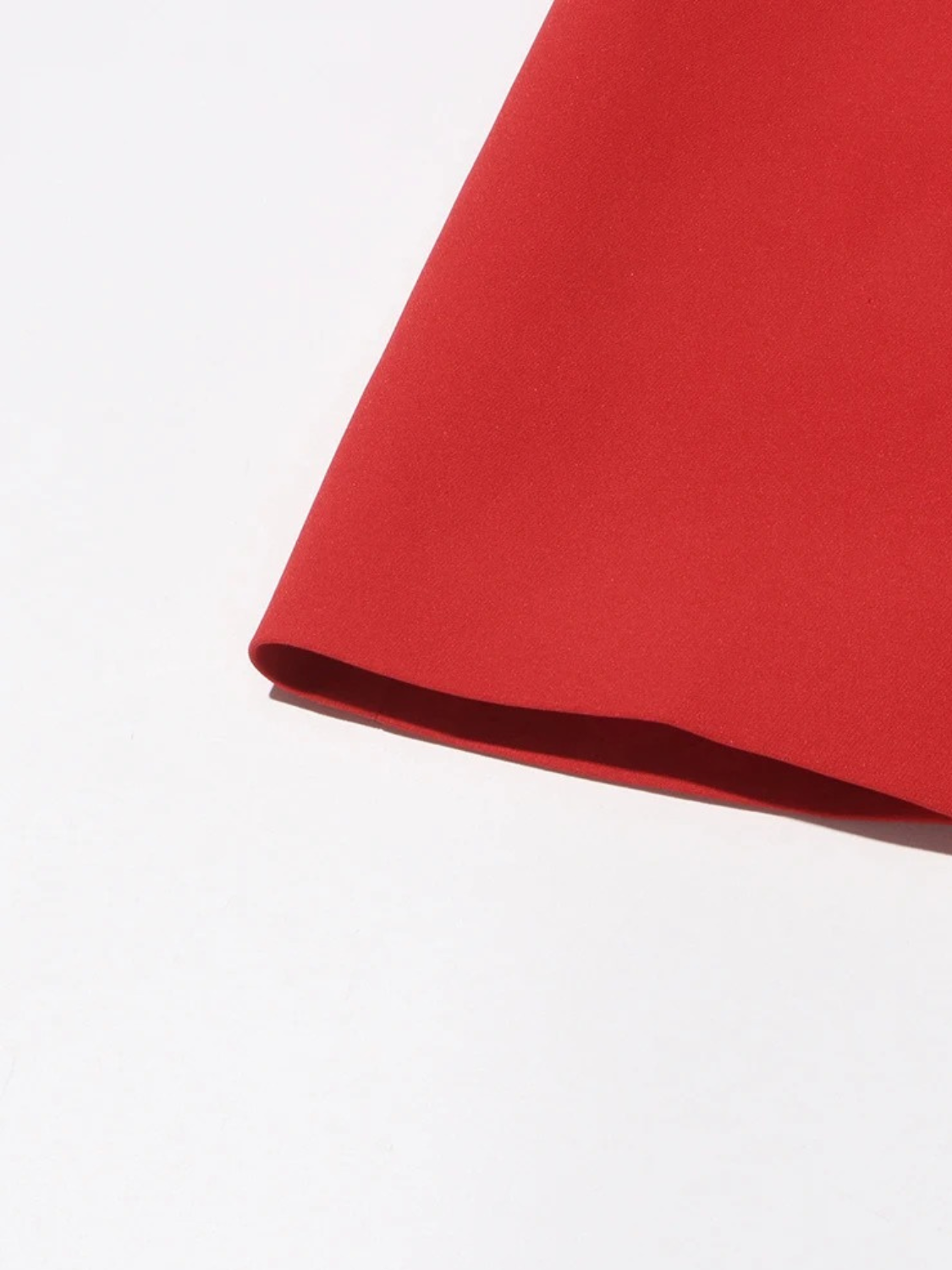 Vestido Midi Vermelho Acinturado com Decote em V Sem Mangas – Elysia