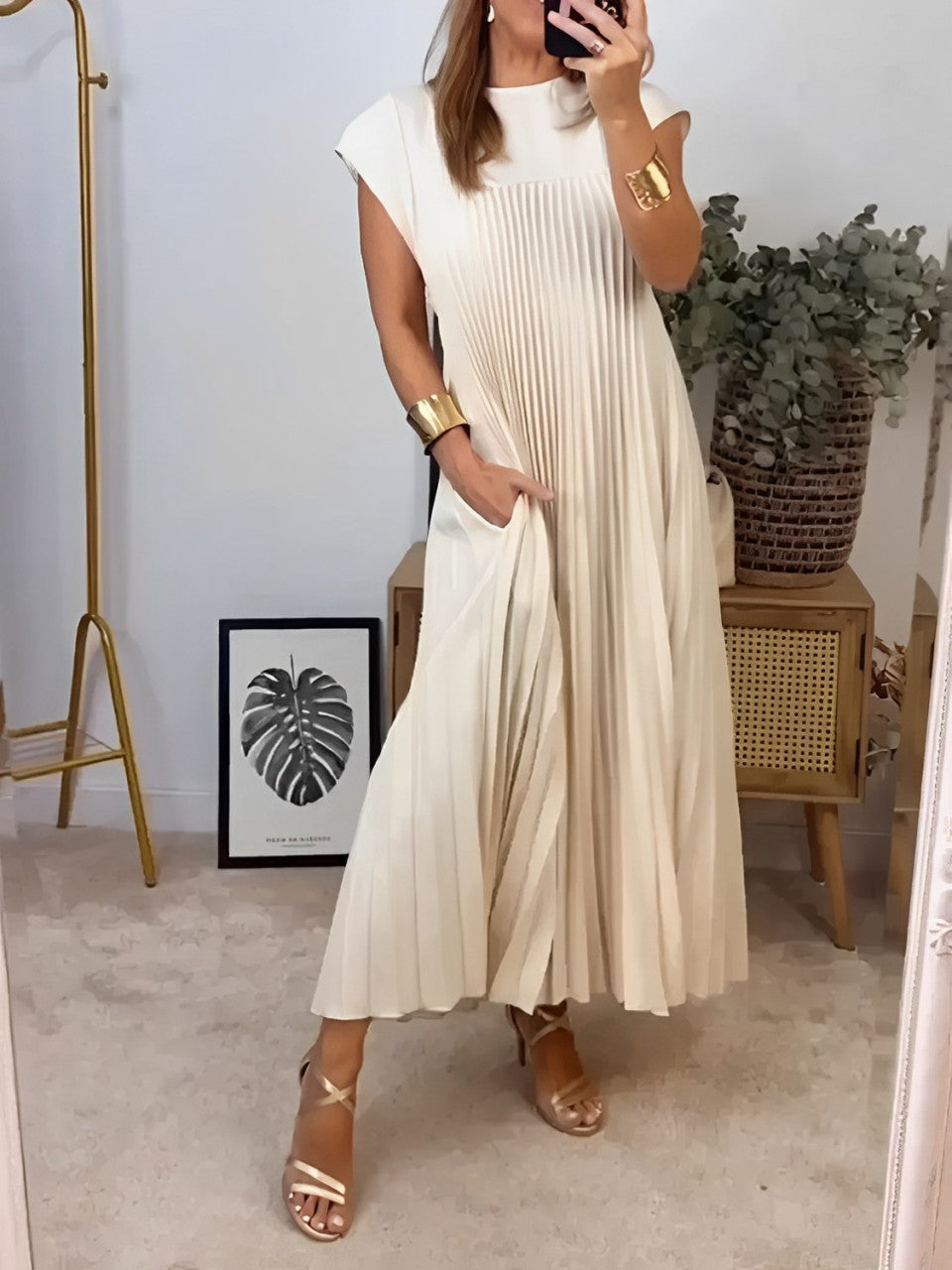 Vestido Longo Plissado Soltinho com Mangas Curtas e Decote – Diana