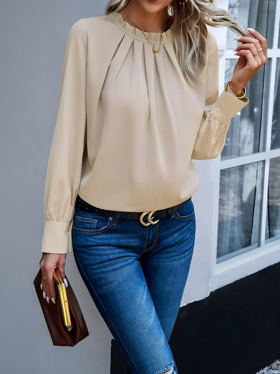Camisa Franzida com Gola Redonda e Mangas Longas - Angelina