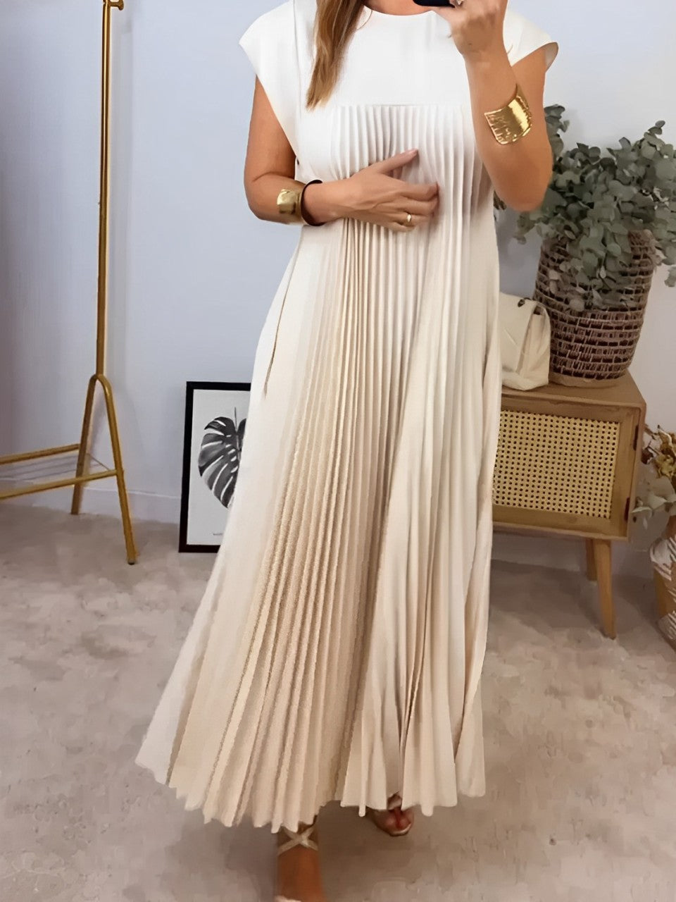 Vestido Longo Plissado Soltinho com Mangas Curtas e Decote – Diana