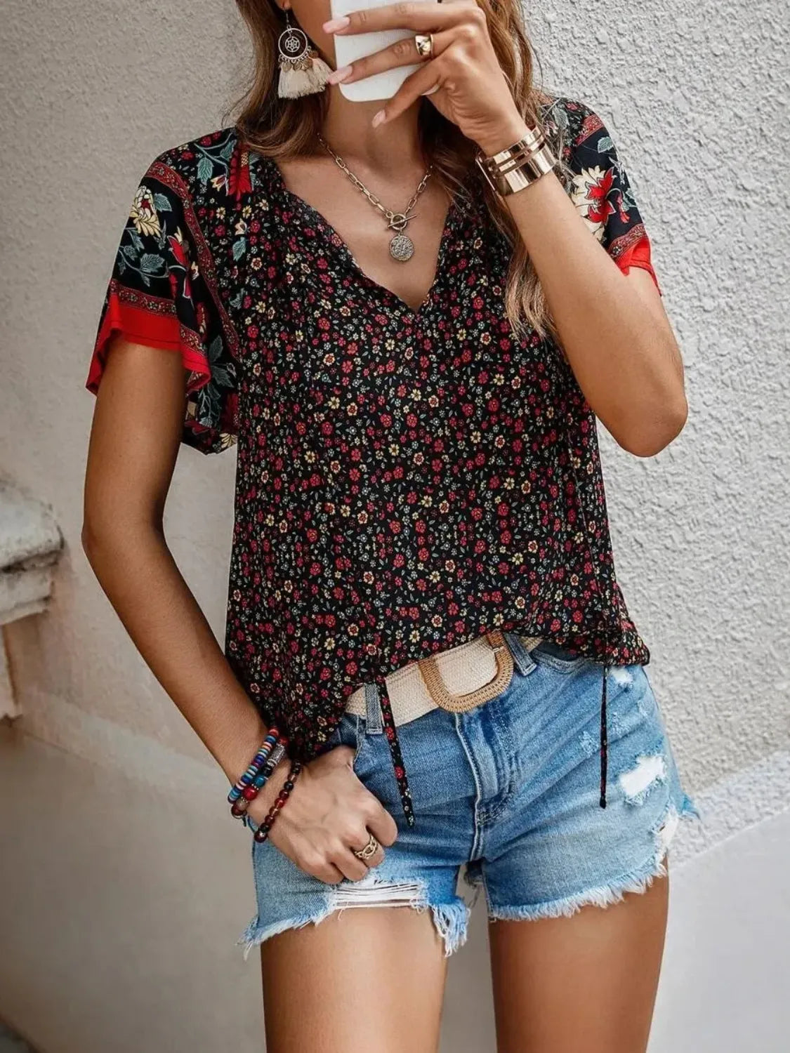 Blusa de Viscose com Mangas Borboleta e Estampa Floral – Tereza