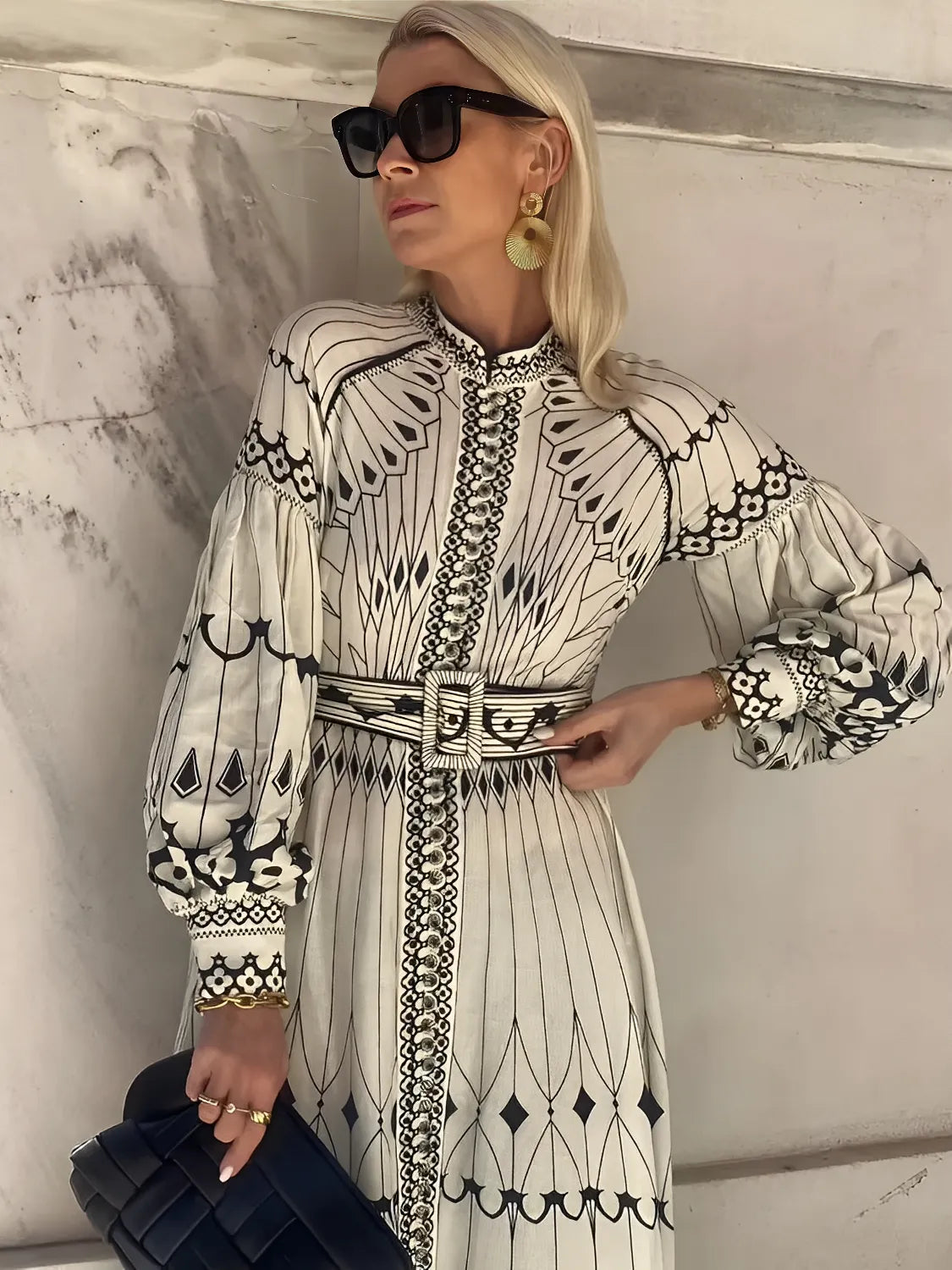 Vestido Feminino Midi Estampado Elegante com Gola Padre Cinto e Mangas Longas - Mia