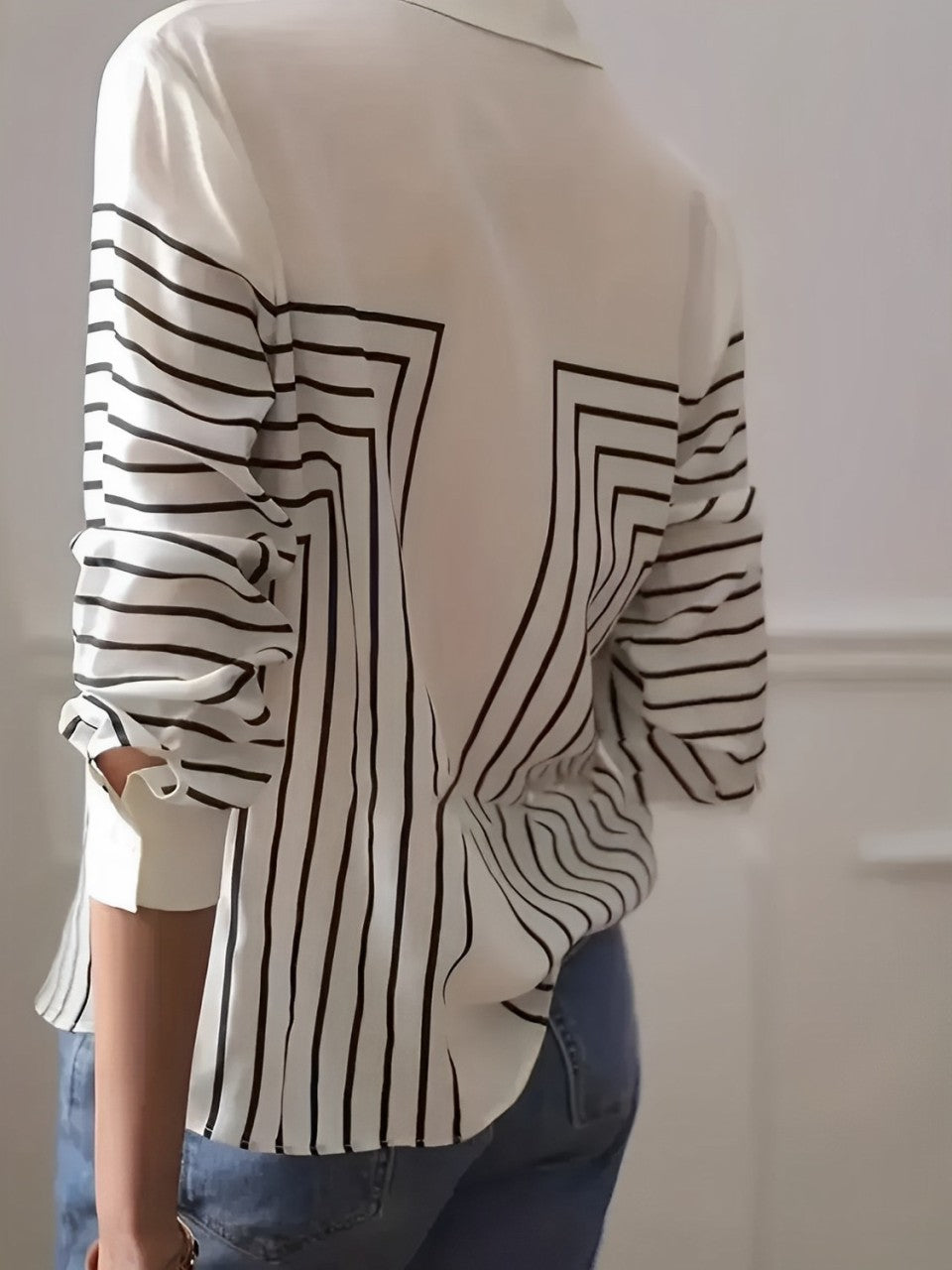 Camisa Feminina Elegante Listrada com Botões - Zaira