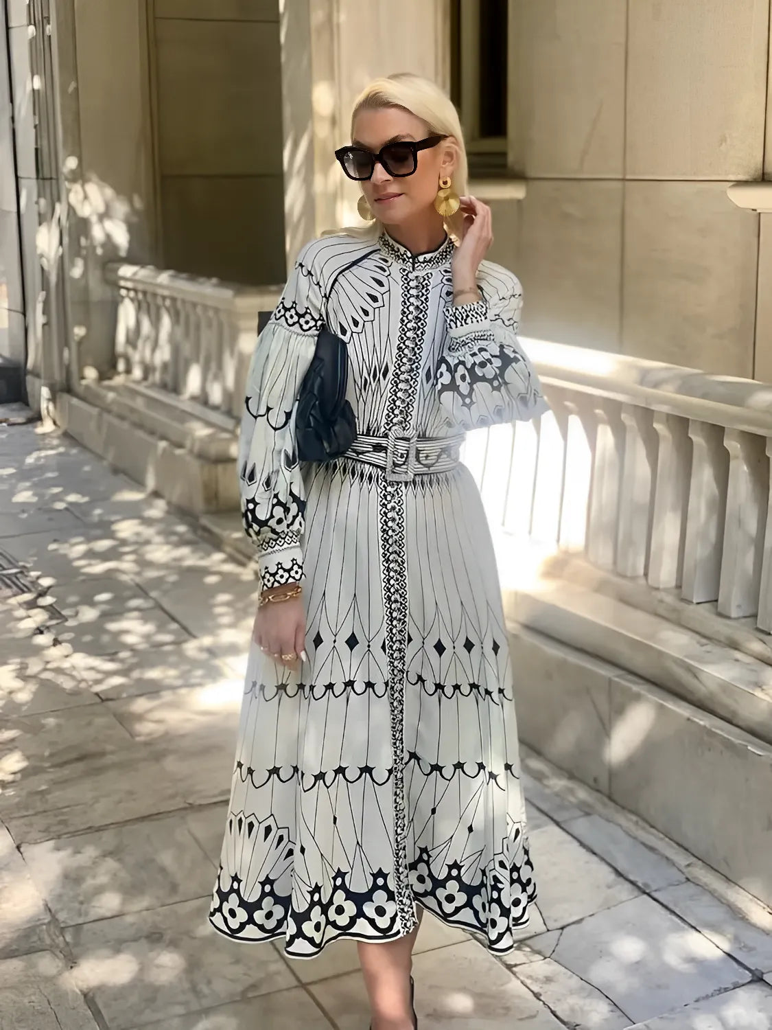 Vestido Feminino Midi Estampado Elegante com Gola Padre Cinto e Mangas Longas - Mia