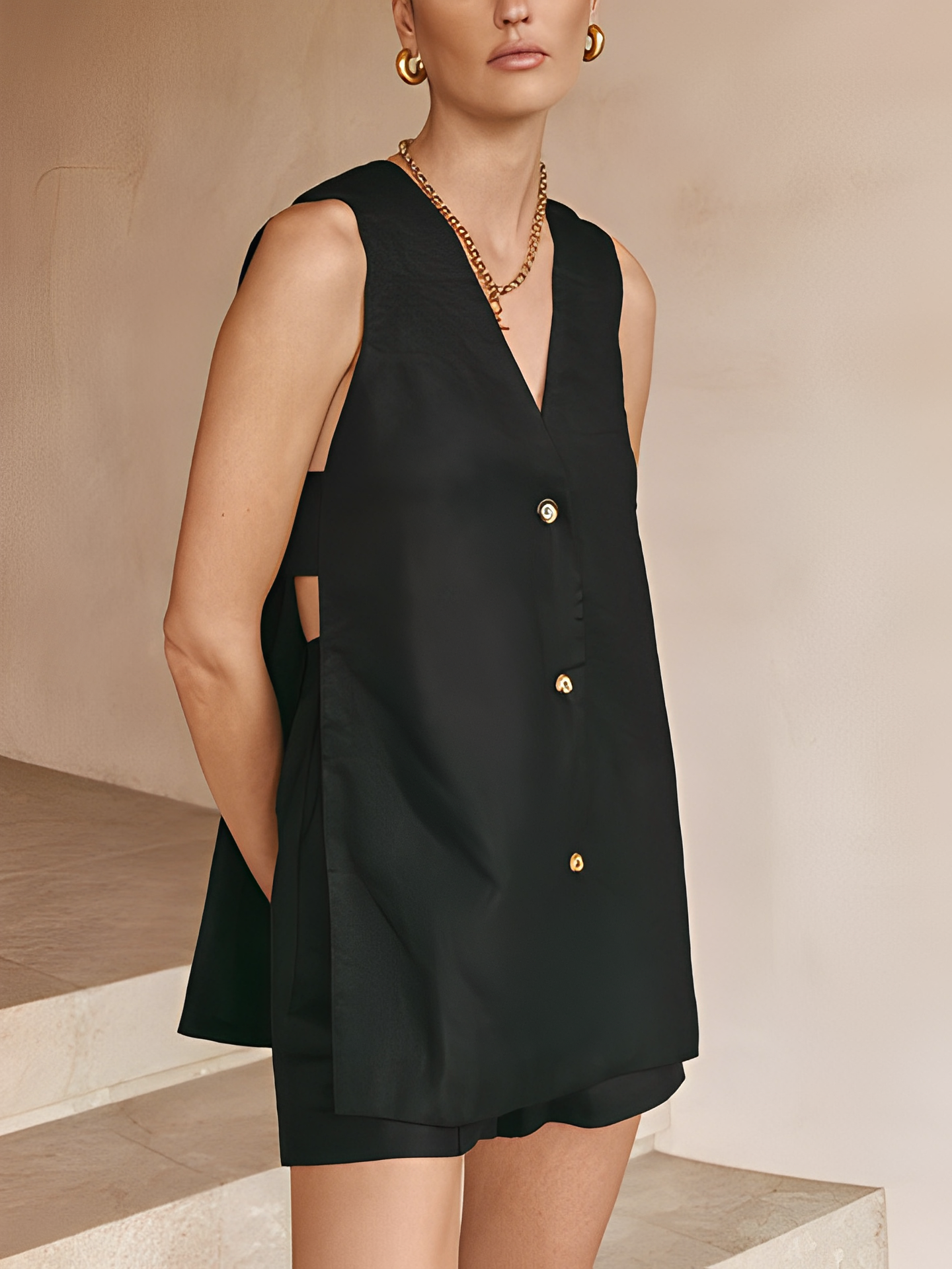 Conjunto Feminino de Algodão com Blusa de Decote V e Lateral Vazada e Shorts de Cintura Elástica - Sophia
