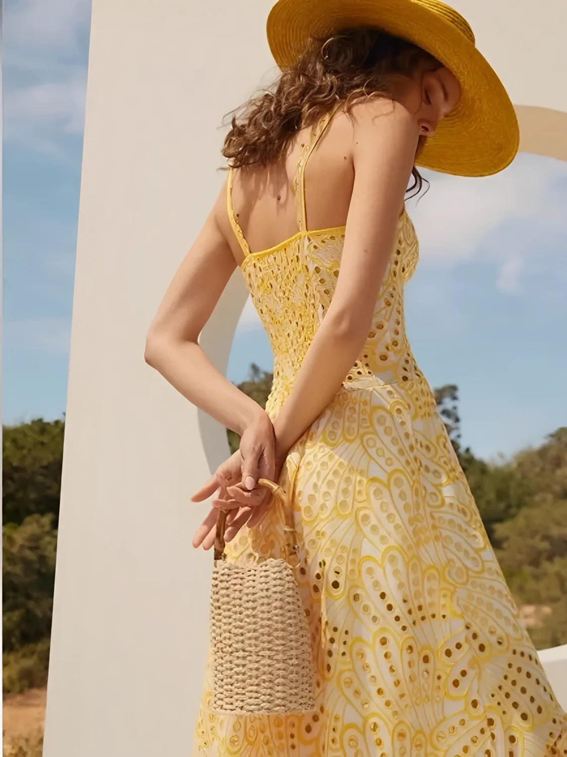 Vestido Midi de Laise com Babados Delicados e Elástico nas Costas – Marina