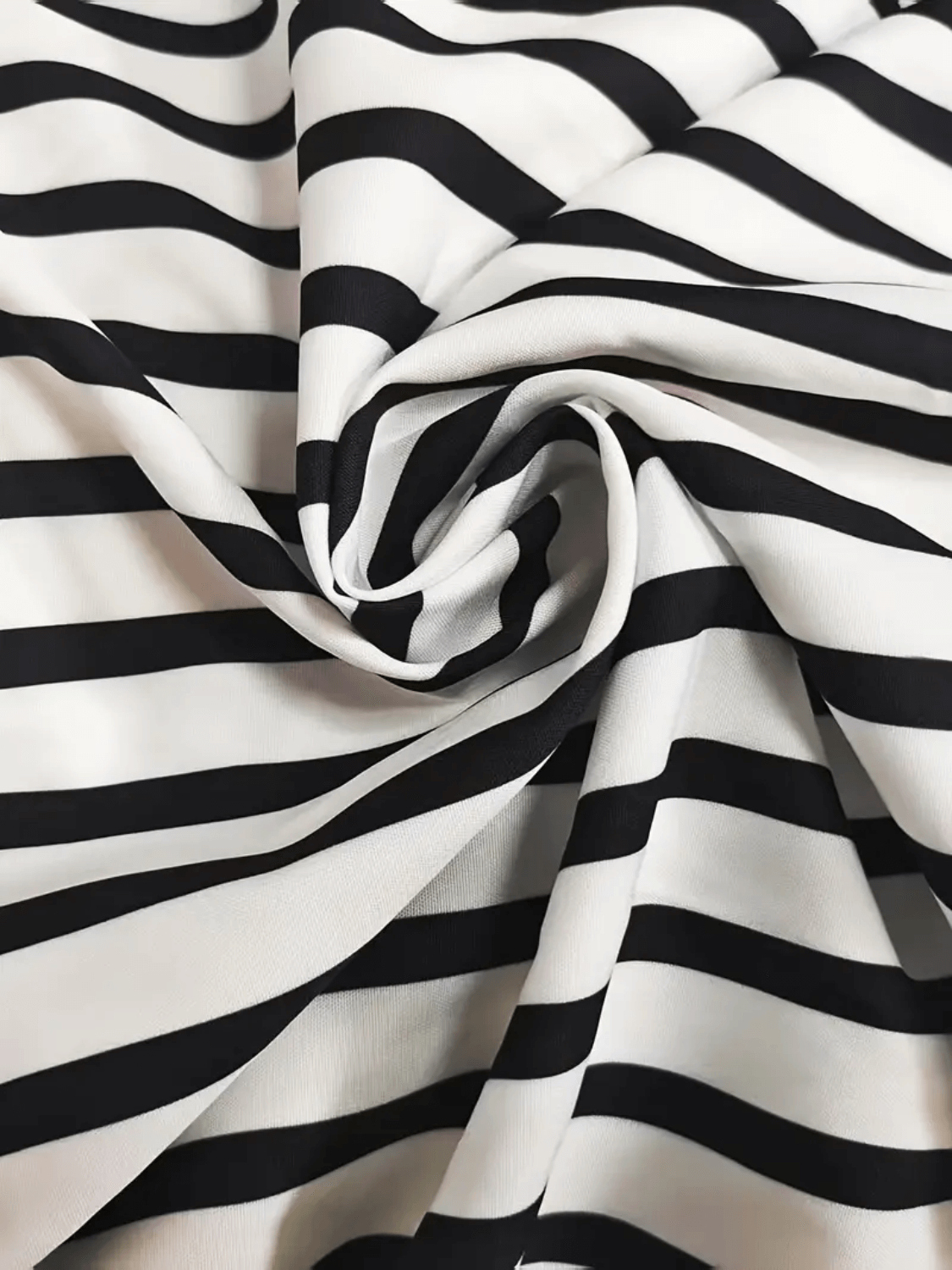 Vestido Feminino Chemise com Listras Verticais Botões Frontais e Acabamento Elegante nos Punhos – Julia