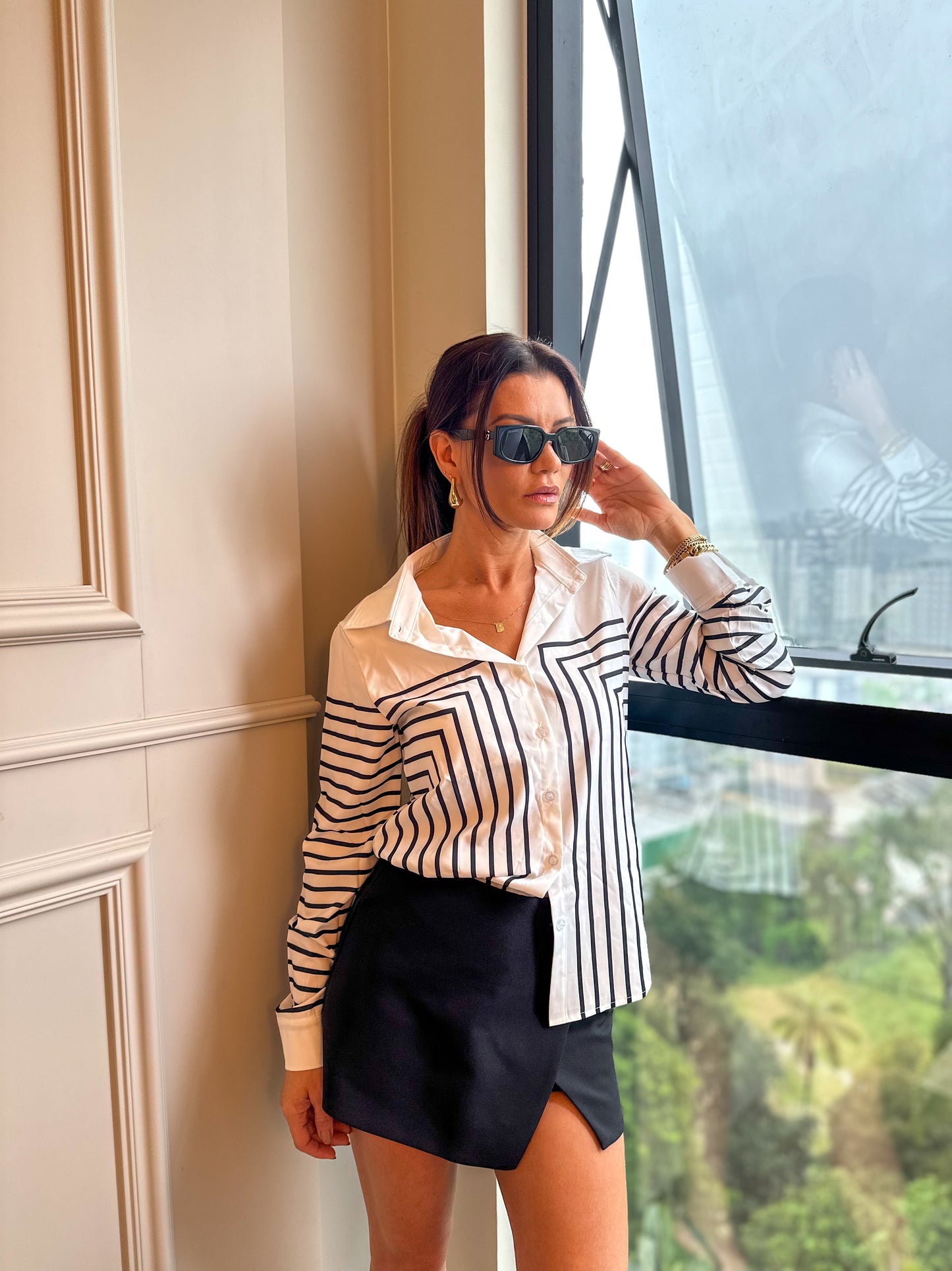 Camisa Feminina Elegante Listrada com Botões - Zaira