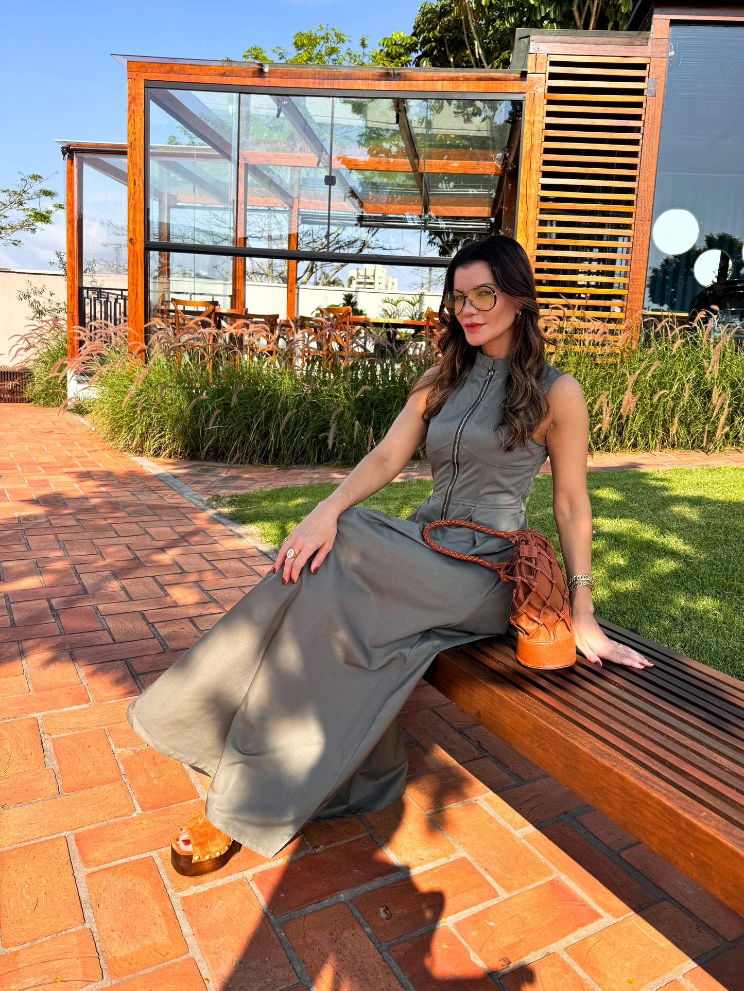 Vestido Feminino Longo Fechamento em Zíper no Busto com Cintura Império e Bolsos - Liriel