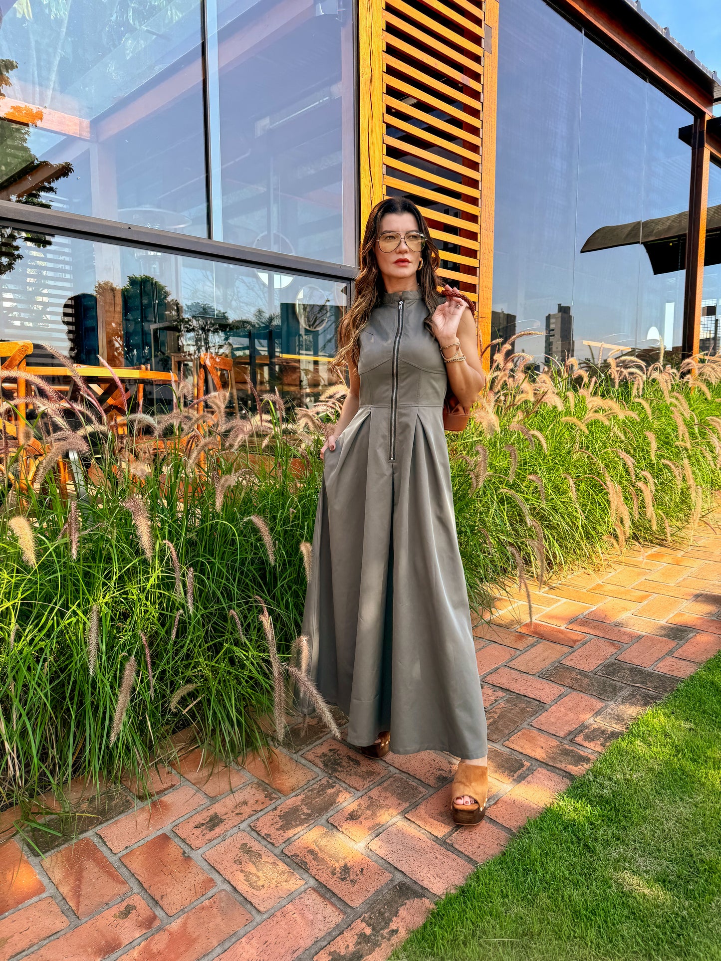Vestido Feminino Longo Fechamento em Zíper no Busto com Cintura Império e Bolsos - Liriel