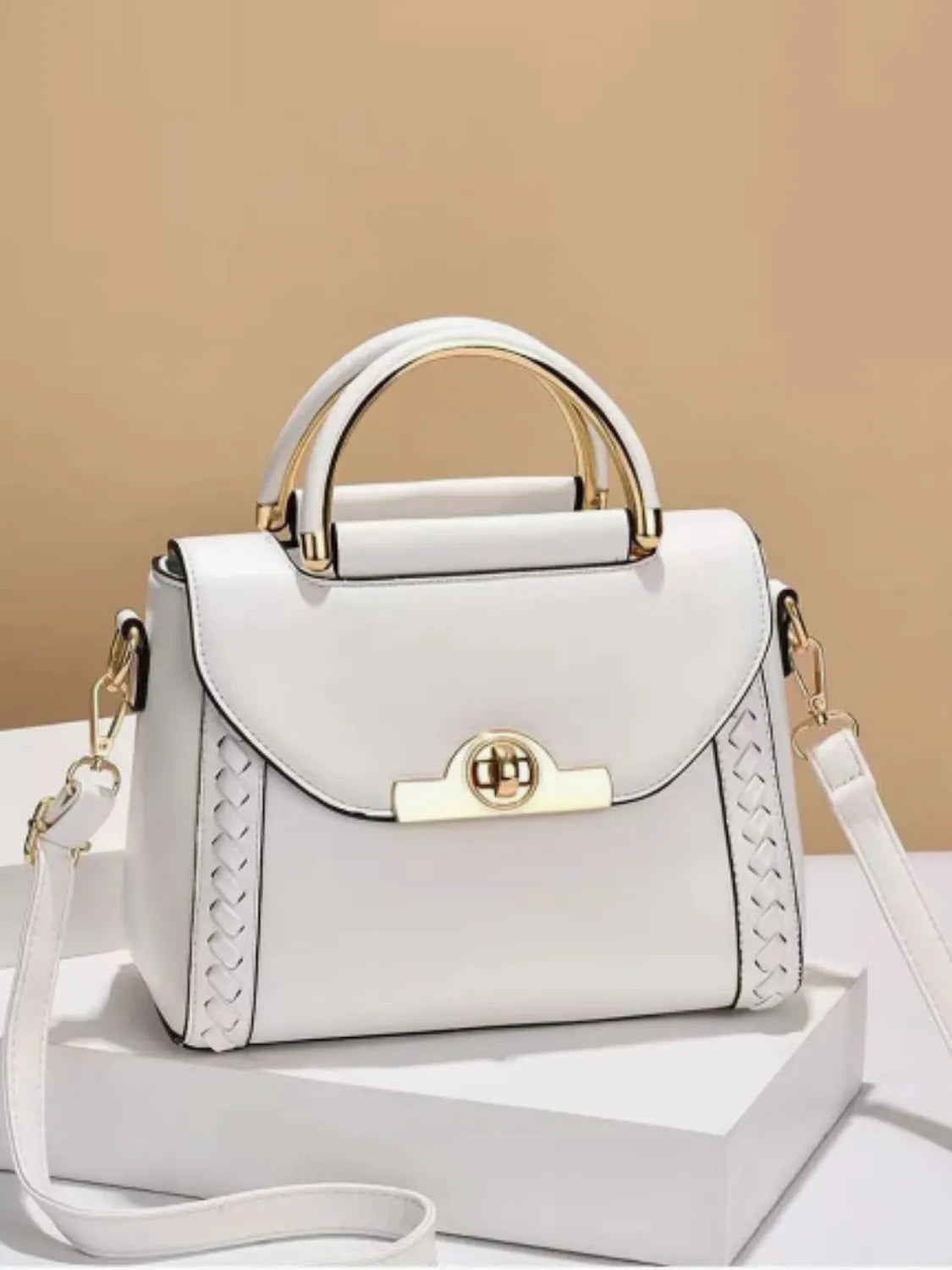 Bolsa Tiracolo Quadrada com Alça de Metal e Detalhes Trançados - July