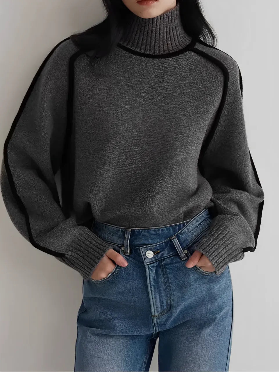 Suéter Gola Alta e Punho Canelados com Listras em Relevo 3D - Natalie