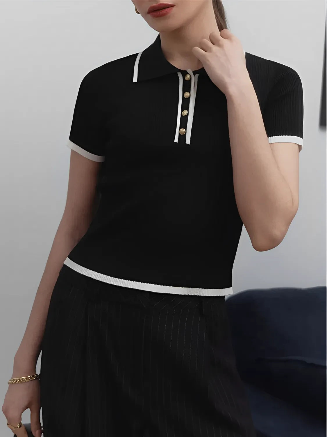 Blusa Gola Polo com Decote e Botões Frontais – Blenda