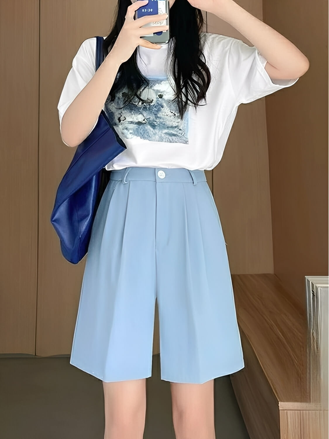 Bermuda Feminina em Alfaiataria com Pregas Elegantes Cintura Alta e Bolsos - Carola