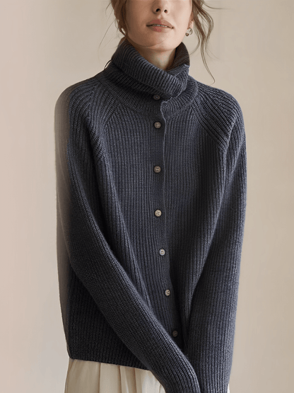 Cardigan Feminino em Lã com Gola Alta Ampla Estruturada e Fechamento em Botões  – Romana
