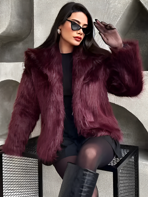 Casaco Feminino Peluciado de Pele Sintética com Bolsos - Margot