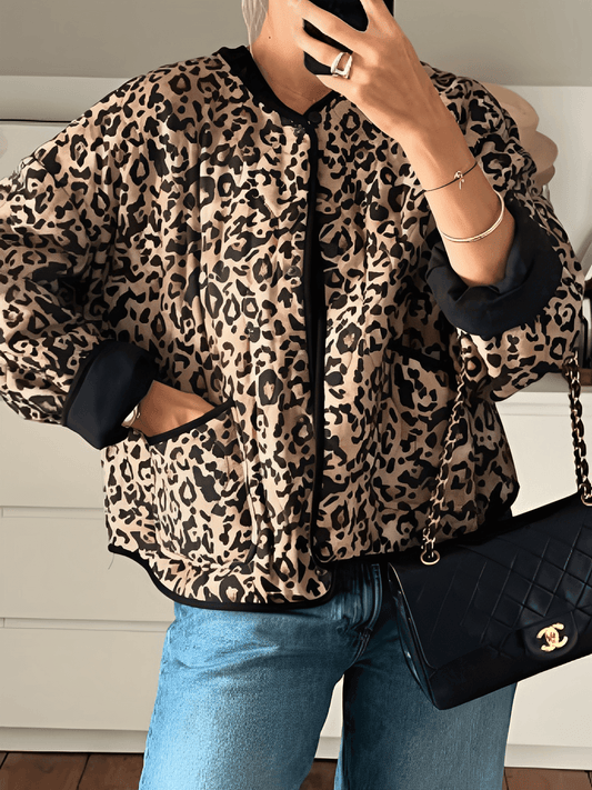 Casaco Feminino Acolchoado com Estampa Animal Print Bolsos e Fechamento em Botão de Pressão - Pabline