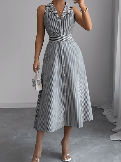 Vestido Feminino Chemise Listrado Midi Sem Manga com Gola Polo Botões Perolados e Faixa na Cintura– Liliana