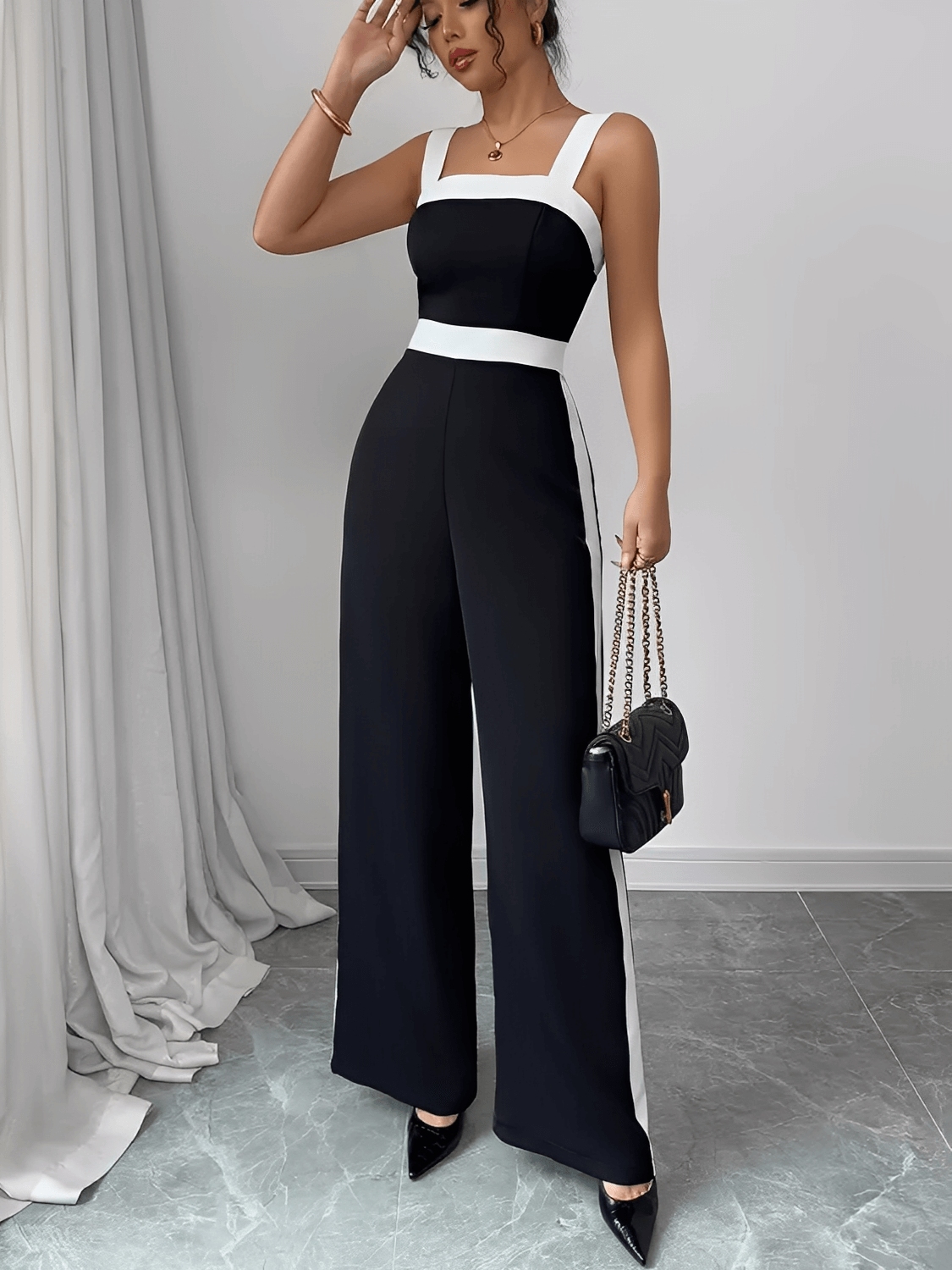 Macacão Feminino Longo Pantalona Acinturado com Faixas Laterais Contrastantes Gola Quadrada e Alças Largas – Giana