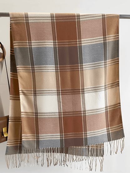 Cachecol Feminino em Caxemira Estampado em Xadrez Clássico e Acabamento com Franjas – Nadine