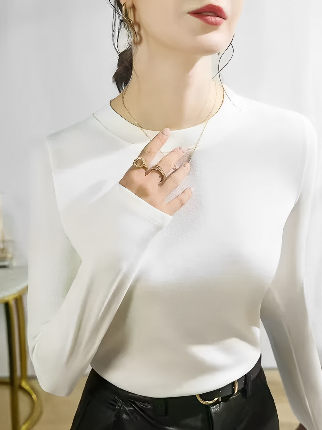 Blusa de Manga Longa Texturizada com Gola Redonda – Izabele