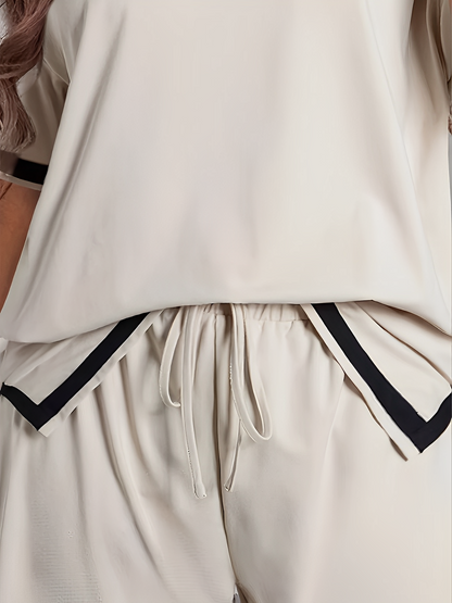 Conjunto Feminino em Viscose com Blusa Mullet de Manga Curta e Short com Cintura Ajustável e Recortes Laterais - Andreza