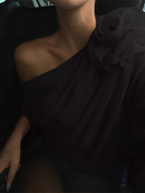 Blusa de Ombro Único com Flor em Chiffon – Elise