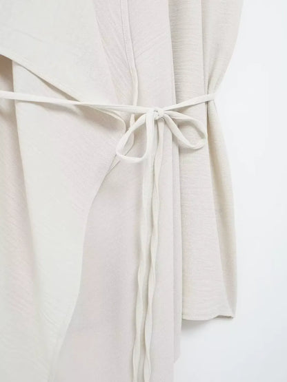 Blusa Feminina Bainha Assimétrica com Decote em V e Cinto de Cordão Ajustável - Serena