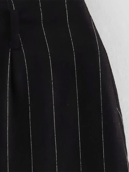 Conjunto Feminino Risca de Giz Colete com Botões e Amarração nas Costas e Saia Curta - Dara