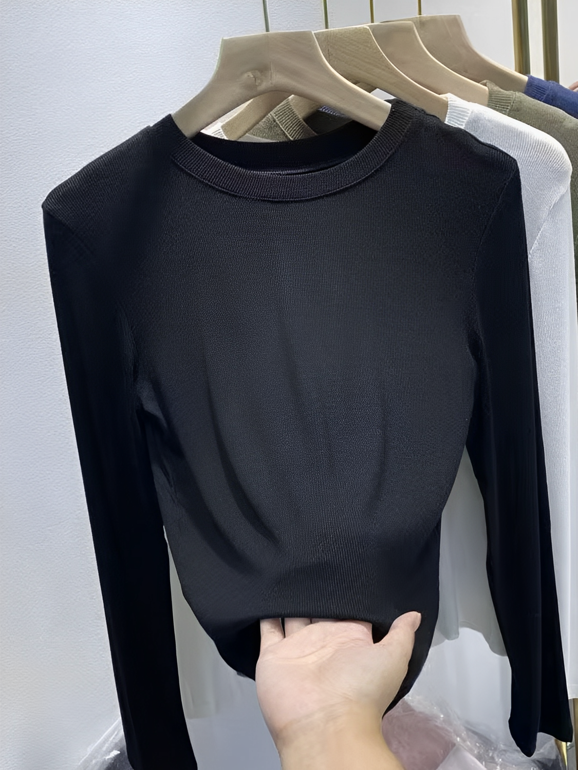 Blusa de Manga Longa Texturizada com Gola Redonda – Izabele