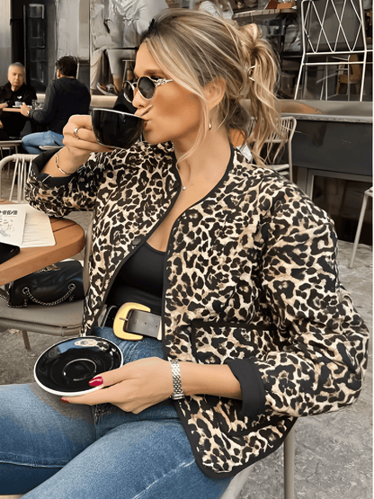 Casaco Feminino Acolchoado com Estampa Animal Print Bolsos e Fechamento em Botão de Pressão - Pabline