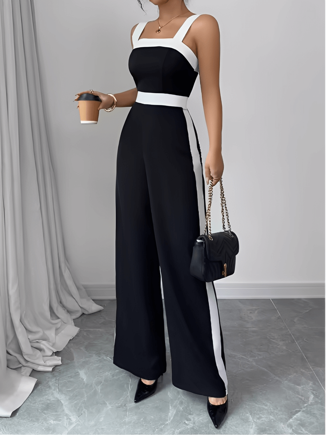 Macacão Feminino Longo Pantalona Acinturado com Faixas Laterais Contrastantes Gola Quadrada e Alças Largas – Giana