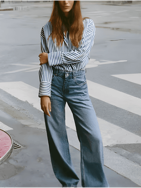 Camisa Listrada com Gola Clássica  Estruturada e Botões Frontais  – Glória