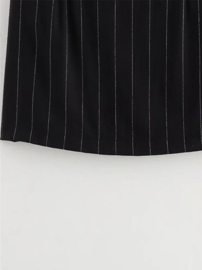 Conjunto Feminino Risca de Giz Colete com Botões e Amarração nas Costas e Saia Curta - Dara
