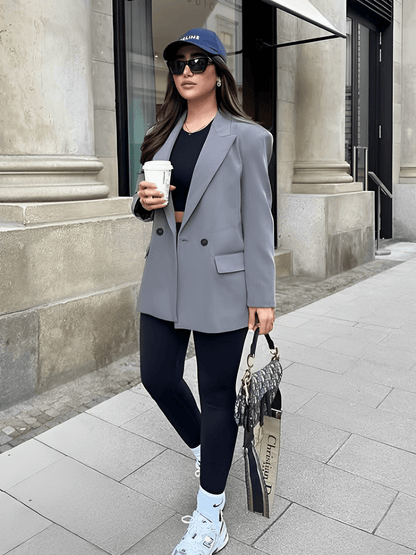Blazer Feminino Alfaiataria Clássica com Lapela Marcante Botões Duplos Trespassado e Bolsos Decorativos – Ayana