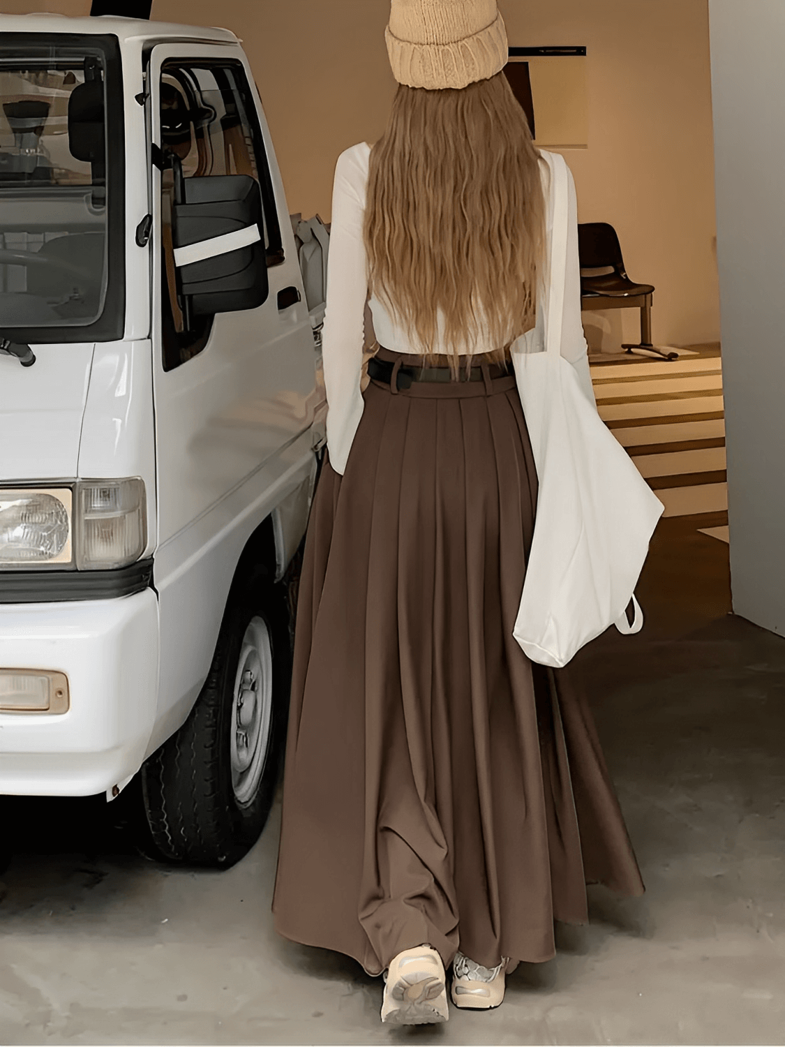 Saia Longa Plissada Estruturada com Bolsos e Cintura Alta – Anisha