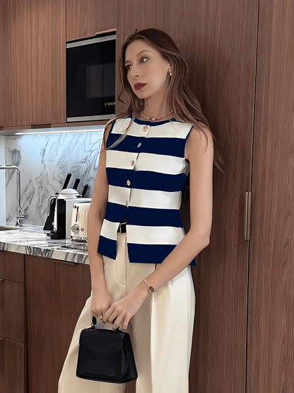 Blusa Feminina em Viscose com Listras Sofisticadas e Fechamento em Botões Dourados - Belinda