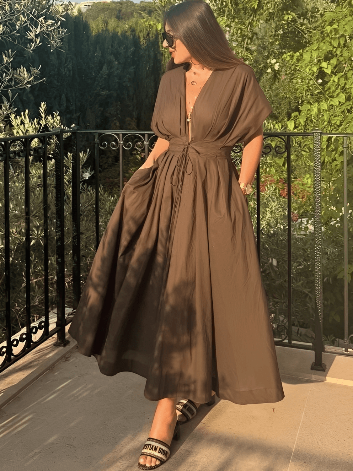 Vestido Feminino Maxi Estruturado Modelagem Evasê com Mangas Morcego Amarração Franzida na Cintura e Bolsos Laterais – Talita