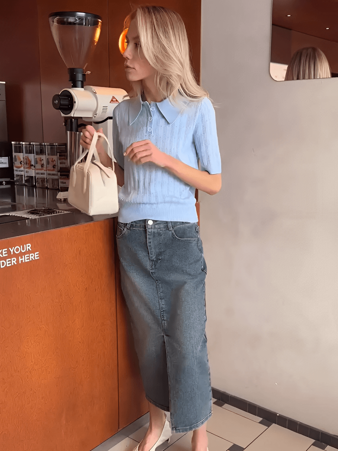 Blusa Feminina em Tricô Gola Polo com Costura em Relevo e Decote com Botões – Lily