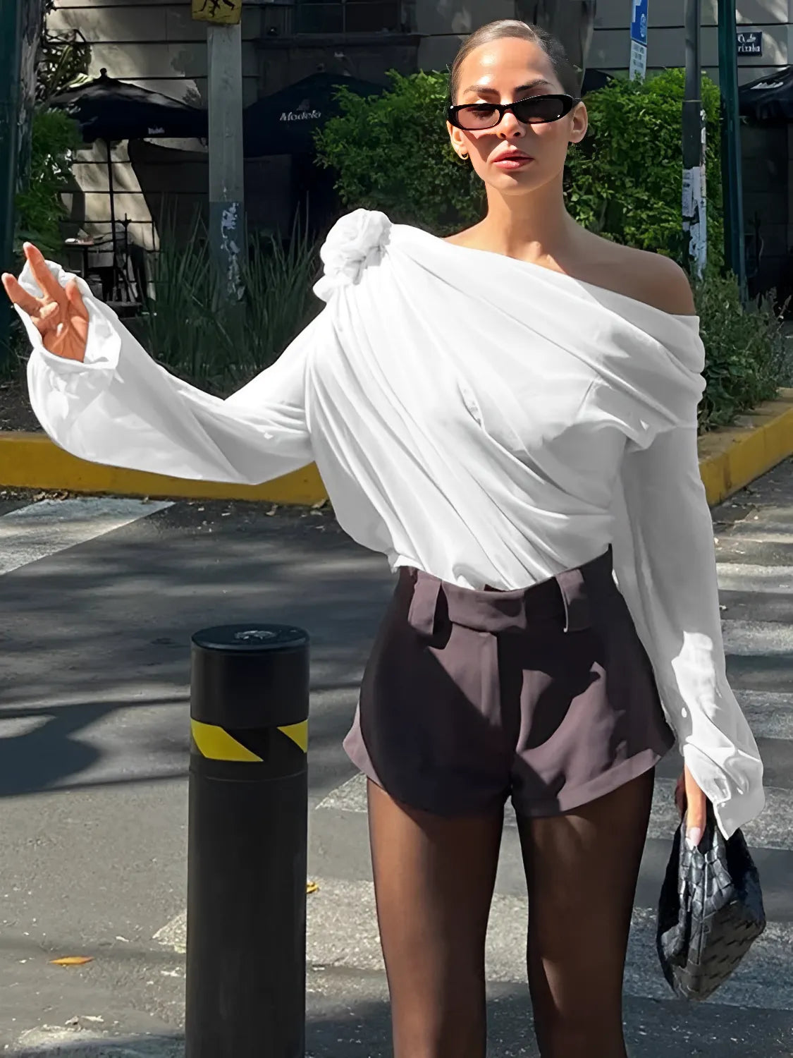 Blusa de Ombro Único com Flor em Chiffon – Elise [FRETE FULL]